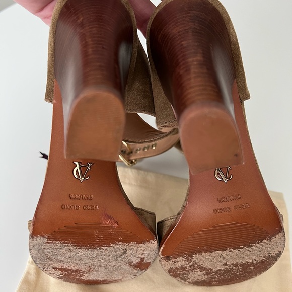 Vince Camuto signature suede sandal - Picture 4 of 5